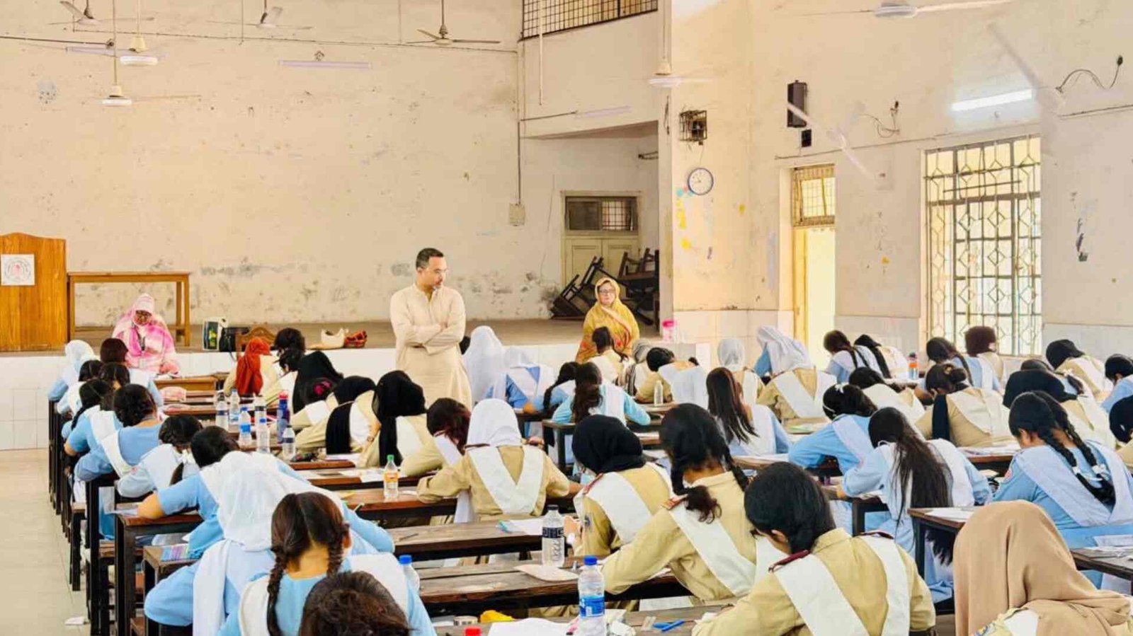 সারাদেশে শুরু হলো এসএসসি ও সমমান পরীক্ষা, অংশ নিচ্ছে ১৮ লাখের বেশি শিক্ষার্থী