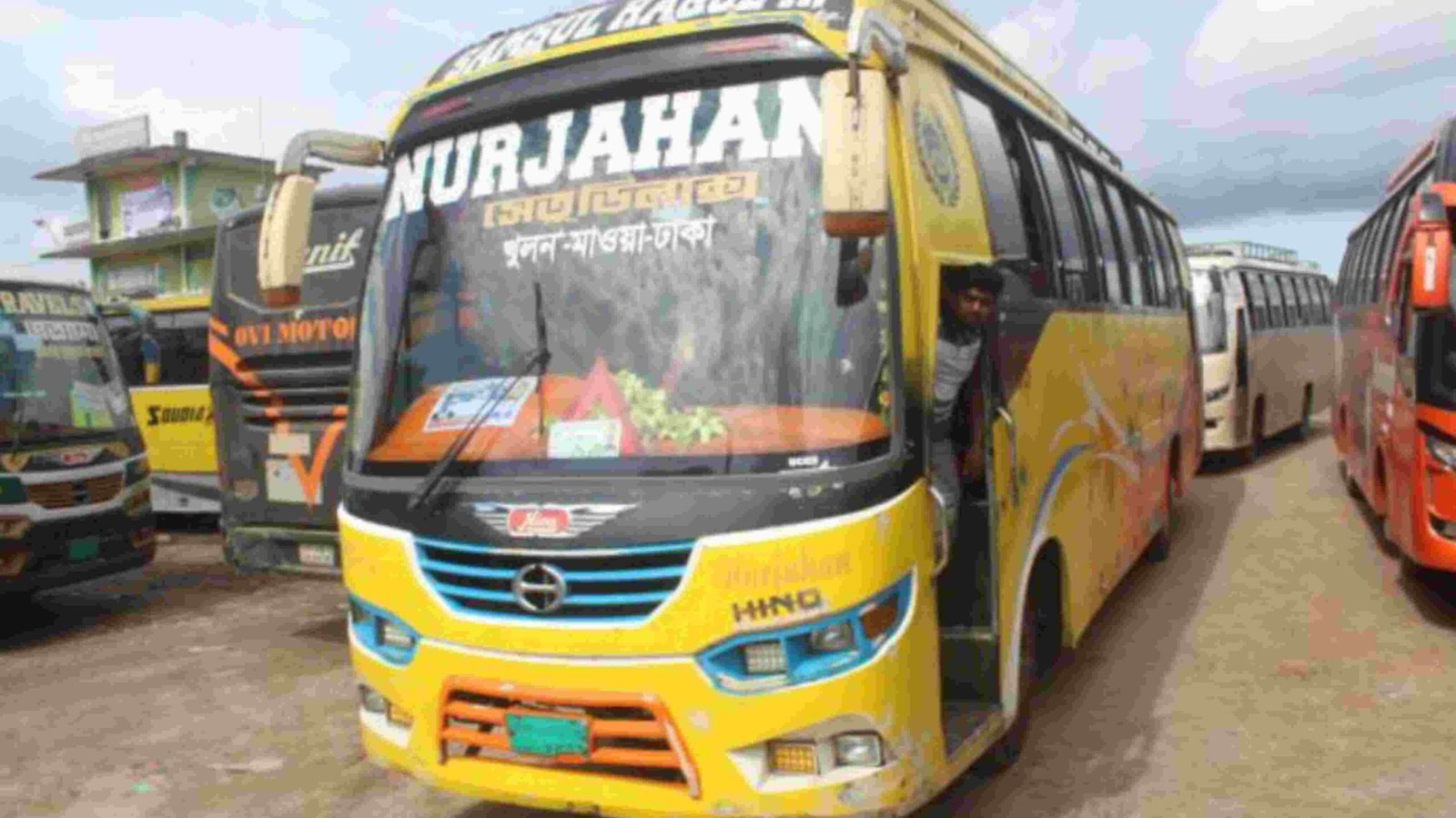 জ্বালানি তেলের দাম বৃদ্ধিতে বাস ভাড়া বাড়লো, প্রতি কিলোমিটারে ১১ পয়সা বৃদ্ধি