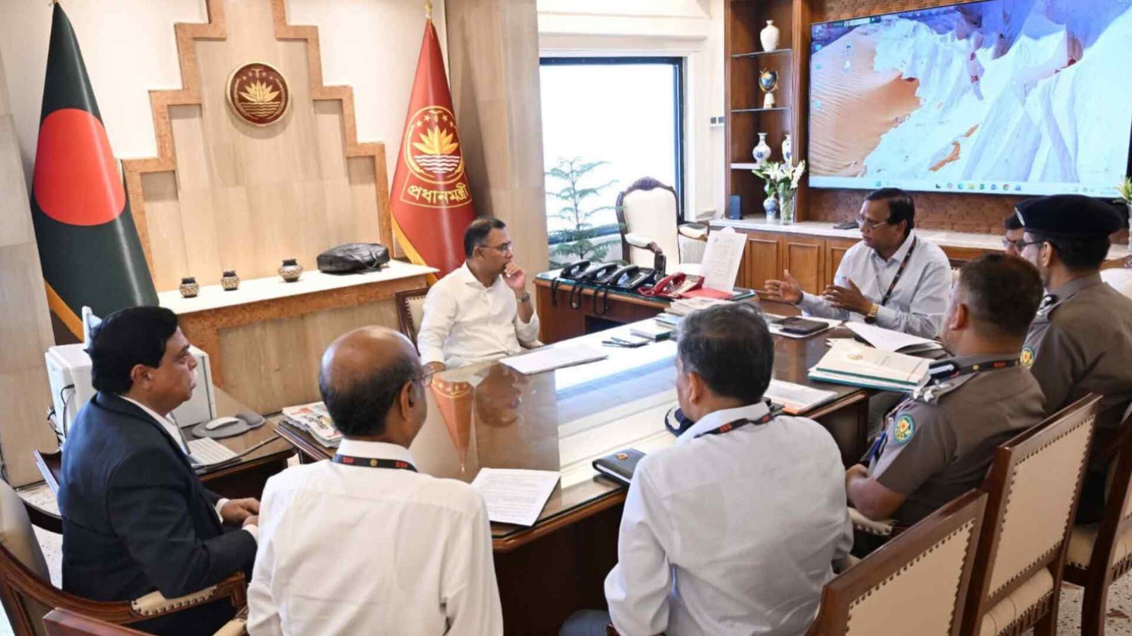 ঢাকায় উচ্ছেদ হওয়া হকারদের দ্রুত পুনর্বাসনের নির্দেশ প্রধানমন্ত্রীর